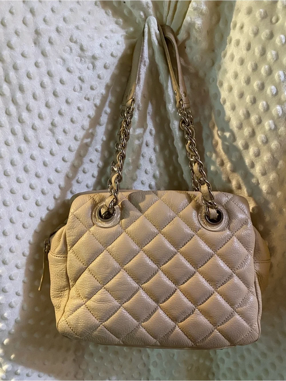 kate spade Quilted Leather Shoulder Bag in Cashew w/ Chain Straps & storage bag.